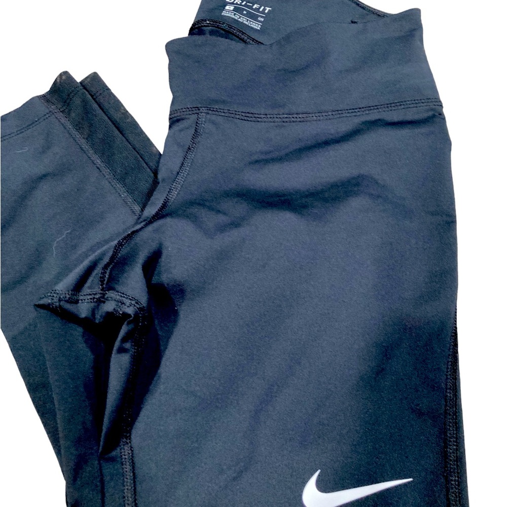 Nike DRI-FIT small cropped leggings with sheer, mesh lower back. - Picture 4 of 5